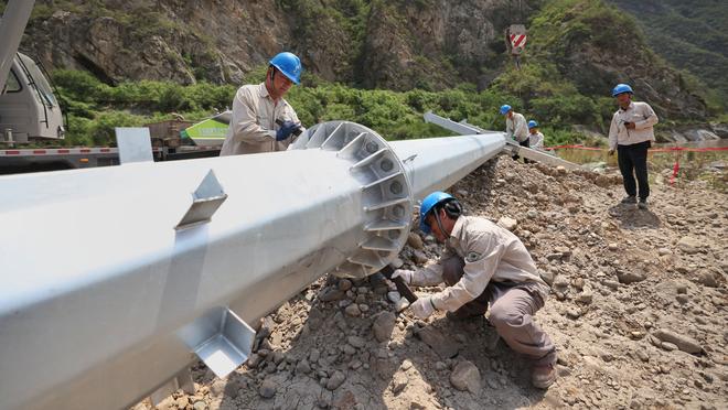 部分球迷质疑霍启刚：你太太以前运动员 她受伤你认为该继续跳吗